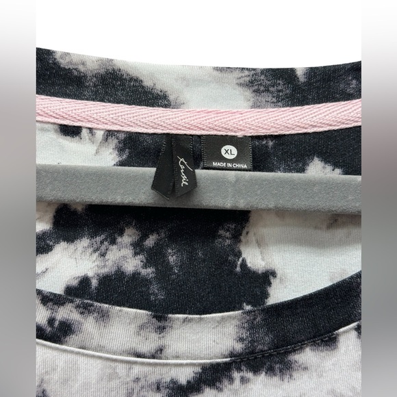 New! Kensie short sleeve top shirt, tie dye black white, size women's XL - Picture 4 of 5
